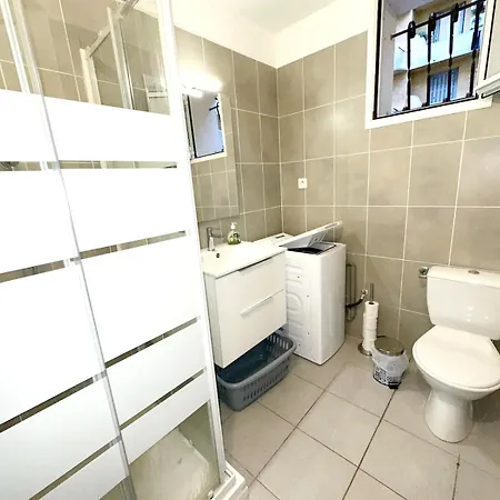 F1 Type Loft Plein Centre, Calme, Clim, Refait A Neuf Et A 200m Du Port Apartment *