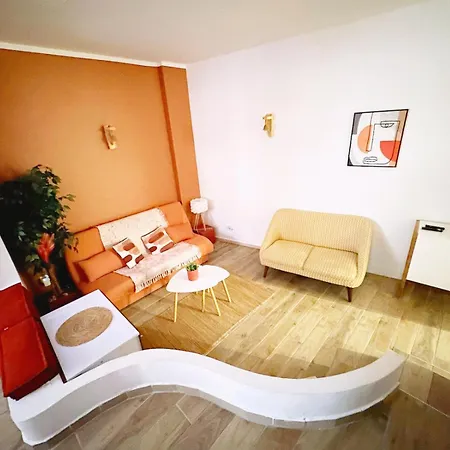 F1 Type Loft Plein Centre, Calme, Clim, Refait A Neuf Et A 200m Du Port Apartment