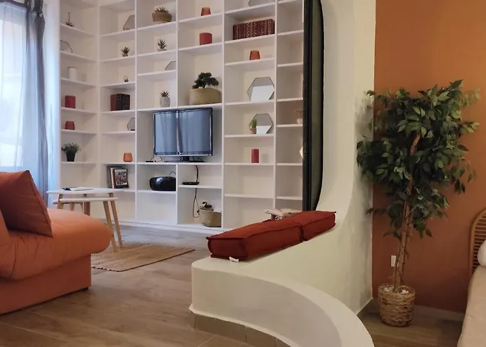 F1 Type Loft Plein Centre, Calme, Clim, Refait A Neuf Et A 200m Du Port Daire Bastiya