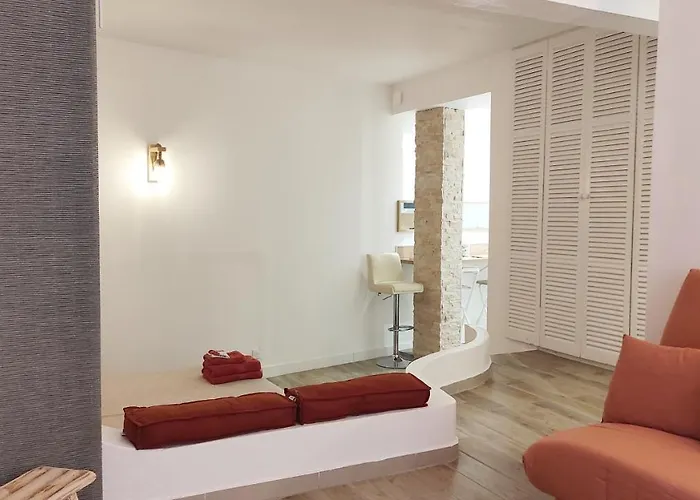 F1 Type Loft Plein Centre, Calme, Clim, Refait A Neuf Et A 200m Du Port * Bastia (Corsica)