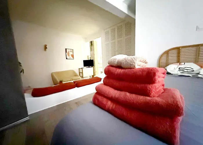 Apartmán F1 Type Loft Plein Centre, Calme, Clim, Refait A Neuf Et A 200m Du Port Bastia (Corsica)